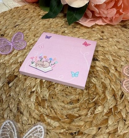 Close-up of the Sleepy Kitty Sticky Notes highlighting the artwork and writing space.